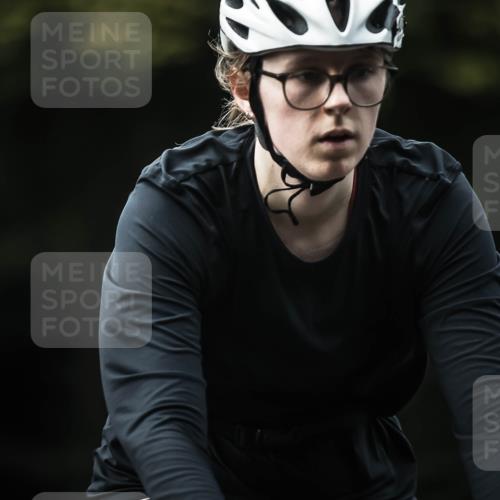 13.09.2026 - Stadtparktriathlon H.Heesch http://msf.ph/oto/10376213 13.09.2026 10:57:40 Radfahren 400, 476, 512, 554, 560, 619 meine-sportfotos.de