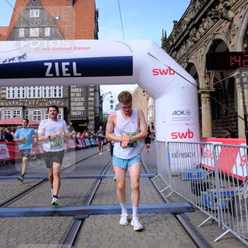 13.09.2026 - 21. swb-Marathon Bremen Tim E. http://msf.ph/oto/10376225 13.09.2026 13:12:26 Ziel 493, 2444, 2447, 2820, 3336, 3362, 3703, 3830, 4283, 4698, 5940, 6107, 6739, 7521, 7621, 13013 meine-sportfotos.de