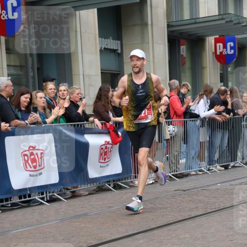 13.09.2026 - 21. swb-Marathon Bremen Strokosch-Dieckow http://msf.ph/oto/10376248 13.09.2026 12:29:49 Ziel 821 meine-sportfotos.de