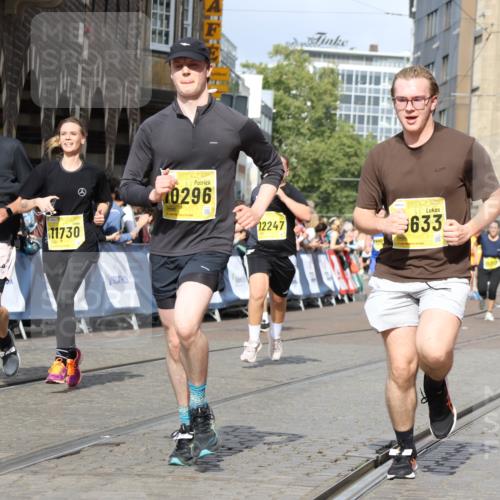 13.09.2026 - 21. swb-Marathon Bremen Strokosch-Dieckow http://msf.ph/oto/10376377 13.09.2026 11:02:59 Ziel 10190, 10296, 10633, 10783, 10945, 10954, 10985, 11096, 11107, 11137, 11261, 11508, 11526, 11554, 11662, 11701, 11719, 11776, 11890, 11945, 12071, 12154, 12169, 12252, 12429, 12451, 12489, 10185, 10195, 10528, 10531, 10598, 10715, 10727, 10959, 11070, 11095, 11493, 11676, 11836, 12214, 12421, 12432, 12483 meine-sportfotos.de