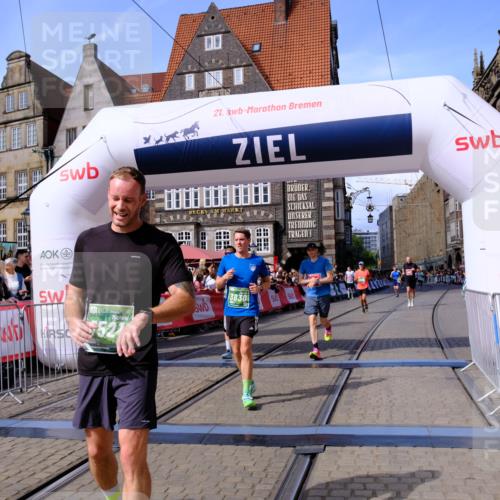 13.09.2026 - 21. swb-Marathon Bremen Tim E. http://msf.ph/oto/10376566 13.09.2026 13:12:39 Ziel 899, 1517, 2480, 3362, 3830, 4560, 6107, 7328, 7521, 8981, 13013 meine-sportfotos.de