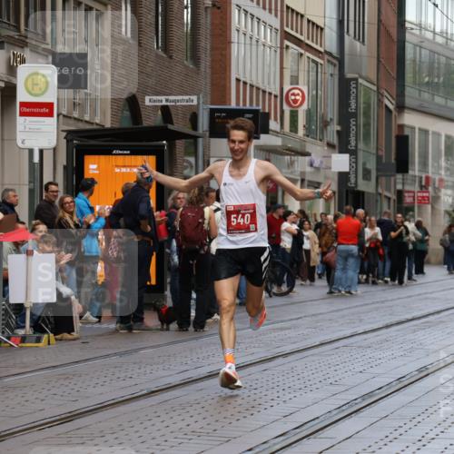 13.09.2026 - 21. swb-Marathon Bremen Strokosch-Dieckow http://msf.ph/oto/10376686 13.09.2026 12:32:36 Ziel 822, 540 meine-sportfotos.de