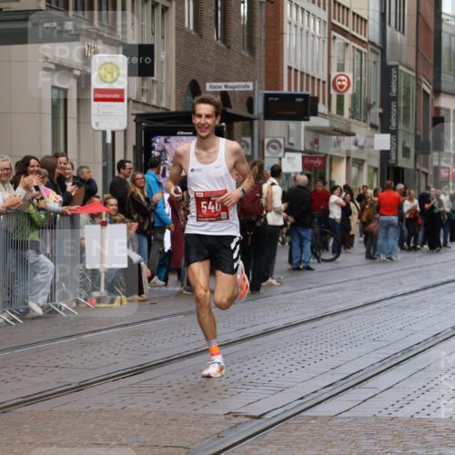 13.09.2026 - 21. swb-Marathon Bremen Strokosch-Dieckow http://msf.ph/oto/10376719 13.09.2026 12:32:37 Ziel 822, 540 meine-sportfotos.de