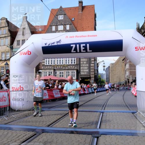13.09.2026 - 21. swb-Marathon Bremen Tim E. http://msf.ph/oto/10376771 13.09.2026 13:12:51 Ziel 899, 1517, 2362, 2480, 3054, 4560, 4879, 5416, 6796, 9775, 9803 meine-sportfotos.de
