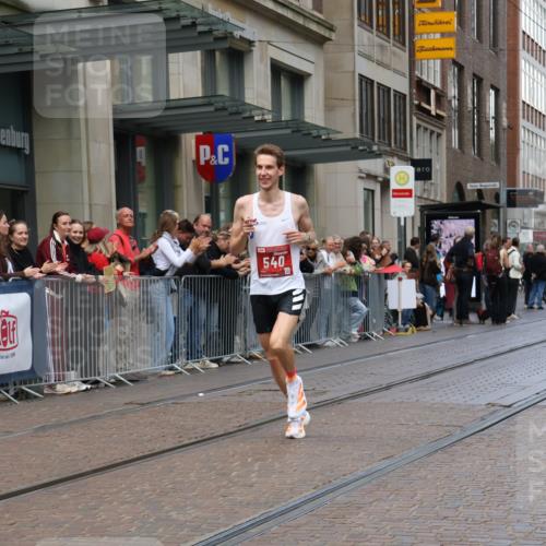 13.09.2026 - 21. swb-Marathon Bremen Strokosch-Dieckow http://msf.ph/oto/10376776 13.09.2026 12:32:39 Ziel 822, 540 meine-sportfotos.de