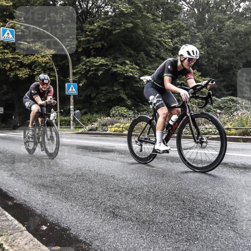 13.09.2026 - Stadtparktriathlon H.Heesch http://msf.ph/oto/10376802 13.09.2026 09:28:34 Radfahren 143, 160, 208 meine-sportfotos.de