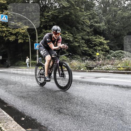 13.09.2026 - Stadtparktriathlon H.Heesch http://msf.ph/oto/10376810 13.09.2026 09:28:34 Radfahren 143, 160, 208 meine-sportfotos.de