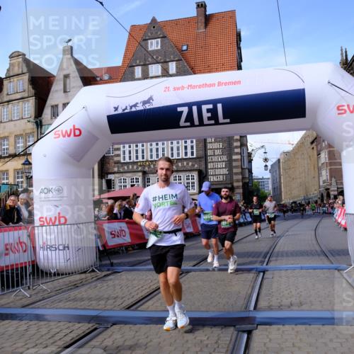 13.09.2026 - 21. swb-Marathon Bremen Tim E. http://msf.ph/oto/10376880 13.09.2026 13:12:56 Ziel 1517, 2362, 2480, 3054, 3988, 4560, 4605, 4879, 5416, 6796, 8029, 9775, 9803, 13106 meine-sportfotos.de