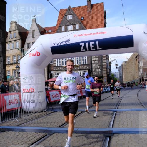 13.09.2026 - 21. swb-Marathon Bremen Tim E. http://msf.ph/oto/10376899 13.09.2026 13:12:56 Ziel 1517, 2362, 2480, 3054, 3988, 4560, 4605, 4879, 5416, 6796, 8029, 9775, 9803, 13106 meine-sportfotos.de