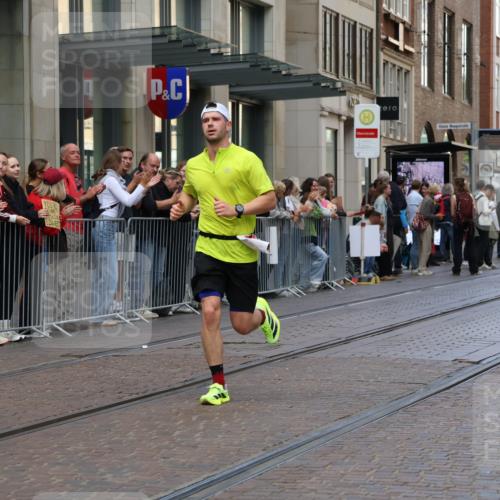 13.09.2026 - 21. swb-Marathon Bremen Strokosch-Dieckow http://msf.ph/oto/10376963 13.09.2026 12:33:04 Ziel 822 meine-sportfotos.de