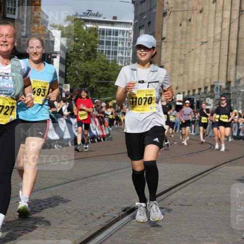 13.09.2026 - 21. swb-Marathon Bremen Strokosch-Dieckow http://msf.ph/oto/10377068 13.09.2026 11:03:19 Ziel 10185, 10528, 10598, 10715, 10727, 10731, 10954, 10955, 11070, 11095, 11107, 11313, 11564, 11676, 11697, 11730, 11785, 11836, 12071, 12214, 12247, 12421, 12432, 12448, 12465, 12483, 10187, 10309, 10420, 10902, 10904, 11211, 11411, 11598, 11655, 11746, 11773, 12184, 12185, 12611 meine-sportfotos.de