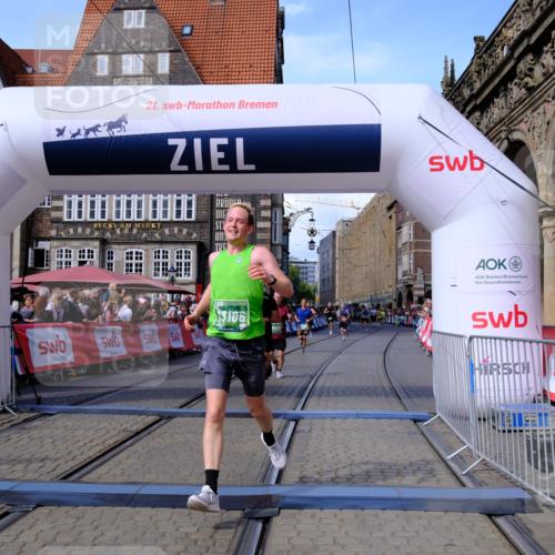 13.09.2026 - 21. swb-Marathon Bremen Tim E. http://msf.ph/oto/10377084 13.09.2026 13:13:06 Ziel 1513, 2350, 2442, 2801, 3988, 4605, 5379, 5965, 8029, 8798, 9775, 13106, 13140 meine-sportfotos.de