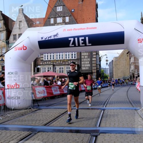 13.09.2026 - 21. swb-Marathon Bremen Tim E. http://msf.ph/oto/10377115 13.09.2026 13:13:07 Ziel 1513, 2350, 2442, 2801, 2858, 3988, 4605, 5379, 5965, 8029, 8798, 9775, 13106, 13140 meine-sportfotos.de