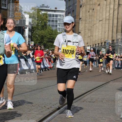13.09.2026 - 21. swb-Marathon Bremen Strokosch-Dieckow http://msf.ph/oto/10377118 13.09.2026 11:03:20 Ziel 10185, 10528, 10531, 10598, 10715, 10727, 10731, 10955, 11070, 11095, 11313, 11493, 11564, 11676, 11697, 11730, 11785, 11836, 12214, 12247, 12421, 12432, 12448, 12465, 12483, 10187, 10309, 10420, 10902, 10904, 11211, 11411, 11598, 11655, 11746, 11773, 12611 meine-sportfotos.de