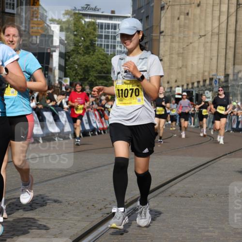 13.09.2026 - 21. swb-Marathon Bremen Strokosch-Dieckow http://msf.ph/oto/10377151 13.09.2026 11:03:20 Ziel 10185, 10528, 10531, 10598, 10715, 10727, 10731, 10955, 11070, 11095, 11313, 11493, 11564, 11676, 11697, 11730, 11785, 11836, 12214, 12247, 12421, 12432, 12448, 12465, 12483, 10187, 10309, 10420, 10902, 10904, 11211, 11411, 11598, 11655, 11746, 11773, 12611 meine-sportfotos.de