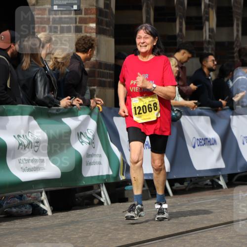 13.09.2026 - 21. swb-Marathon Bremen Strokosch-Dieckow http://msf.ph/oto/10377178 13.09.2026 11:03:24 Ziel 10185, 10195, 10528, 10531, 10598, 10715, 10727, 10731, 10959, 11070, 11095, 11313, 11493, 11676, 11697, 11836, 12214, 12421, 12432, 12448, 12483, 10187, 10327, 10420, 10569, 10902, 10950, 11211, 11411, 11595, 11598, 11655, 11746, 12074 meine-sportfotos.de