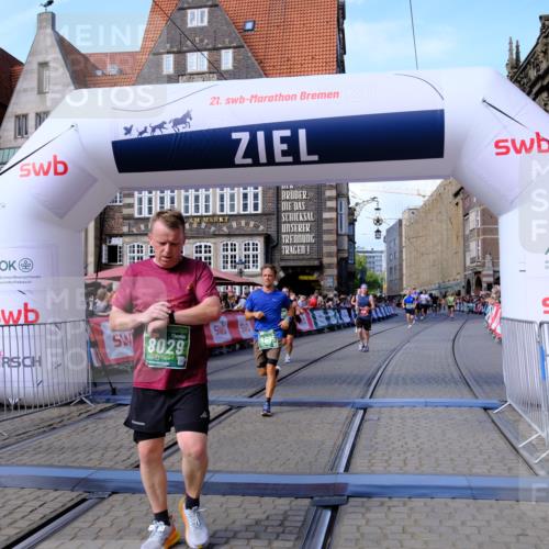 13.09.2026 - 21. swb-Marathon Bremen Tim E. http://msf.ph/oto/10377186 13.09.2026 13:13:10 Ziel 1513, 2350, 2442, 2559, 2801, 2858, 3988, 4605, 5379, 5965, 6349, 8029, 8798, 9217, 13106, 13140 meine-sportfotos.de