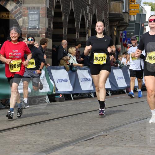 13.09.2026 - 21. swb-Marathon Bremen Strokosch-Dieckow http://msf.ph/oto/10377225 13.09.2026 11:03:26 Ziel 10150, 10185, 10195, 10528, 10531, 10598, 10715, 10727, 10731, 10959, 11070, 11095, 11313, 11493, 11676, 11697, 11830, 11836, 12214, 12421, 12432, 12448, 12483, 10090, 10091, 10327, 10420, 10569, 10902, 10950, 11211, 11411, 11595, 11655, 11746, 12074 meine-sportfotos.de