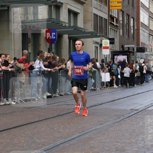 13.09.2026 - 21. swb-Marathon Bremen Strokosch-Dieckow http://msf.ph/oto/10377259 13.09.2026 12:34:37 Ziel 1028, 917, 1154, 1190, 1997 meine-sportfotos.de