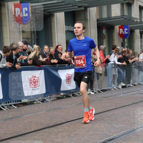 13.09.2026 - 21. swb-Marathon Bremen Strokosch-Dieckow http://msf.ph/oto/10377301 13.09.2026 12:34:38 Ziel 1028, 917, 1154, 1190, 1997 meine-sportfotos.de