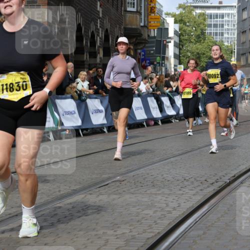 13.09.2026 - 21. swb-Marathon Bremen Strokosch-Dieckow http://msf.ph/oto/10377329 13.09.2026 11:03:27 Ziel 10150, 10185, 10195, 10528, 10531, 10598, 10715, 10727, 10731, 10959, 11070, 11095, 11313, 11493, 11676, 11697, 11830, 11836, 12214, 12421, 12432, 12448, 12483, 10090, 10091, 10327, 10420, 10569, 10902, 10950, 11211, 11411, 11595, 11655, 11746, 12074 meine-sportfotos.de