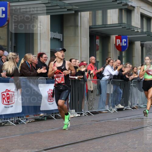 13.09.2026 - 21. swb-Marathon Bremen Strokosch-Dieckow http://msf.ph/oto/10377385 13.09.2026 12:34:51 Ziel 1028, 917, 1190, 1997 meine-sportfotos.de