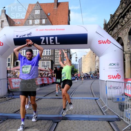 13.09.2026 - 21. swb-Marathon Bremen Tim E. http://msf.ph/oto/10377391 13.09.2026 13:13:19 Ziel 313, 868, 987, 1207, 1513, 2442, 2498, 2559, 2801, 2858, 3625, 5379, 5965, 6349, 7874, 8291, 8419, 8798, 9092, 9217, 13140 meine-sportfotos.de