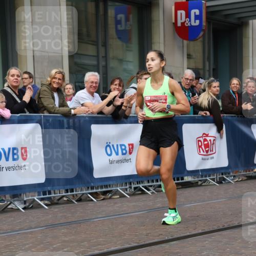 13.09.2026 - 21. swb-Marathon Bremen Strokosch-Dieckow http://msf.ph/oto/10377499 13.09.2026 12:34:53 Ziel 1028, 917, 1190, 1997 meine-sportfotos.de