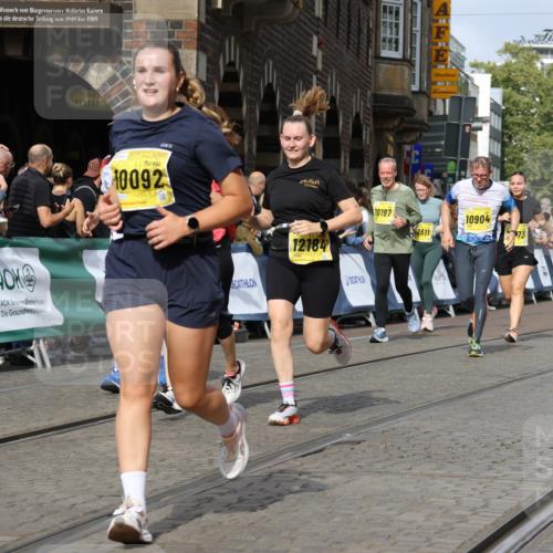 13.09.2026 - 21. swb-Marathon Bremen Strokosch-Dieckow http://msf.ph/oto/10377501 13.09.2026 11:03:30 Ziel 10092, 10150, 10185, 10195, 10237, 10528, 10531, 10598, 10715, 10724, 10727, 10959, 11070, 11095, 11493, 11676, 11830, 11836, 12068, 12214, 12421, 12432, 12483, 10090, 10091, 10327, 10420, 10569, 10902, 10950, 11211, 11411, 11595, 11655, 11746, 11868, 12074 meine-sportfotos.de