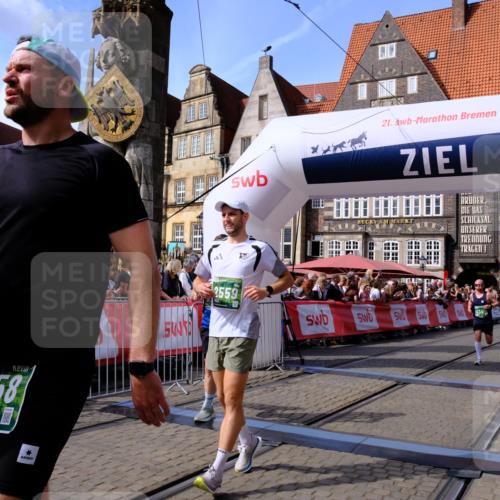 13.09.2026 - 21. swb-Marathon Bremen Tim E. http://msf.ph/oto/10377515 13.09.2026 13:13:23 Ziel 313, 621, 868, 987, 1207, 2498, 2559, 2801, 2858, 3625, 4582, 5345, 5379, 5769, 5965, 6349, 7874, 8291, 8419, 8464, 8798, 9092, 9217, 13140 meine-sportfotos.de
