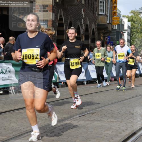 13.09.2026 - 21. swb-Marathon Bremen Strokosch-Dieckow http://msf.ph/oto/10377540 13.09.2026 11:03:30 Ziel 10092, 10150, 10185, 10195, 10237, 10528, 10531, 10598, 10715, 10724, 10727, 10959, 11070, 11095, 11493, 11676, 11830, 11836, 12068, 12214, 12421, 12432, 12483, 10090, 10091, 10327, 10420, 10569, 10902, 10950, 11211, 11411, 11595, 11655, 11746, 11868, 12074 meine-sportfotos.de