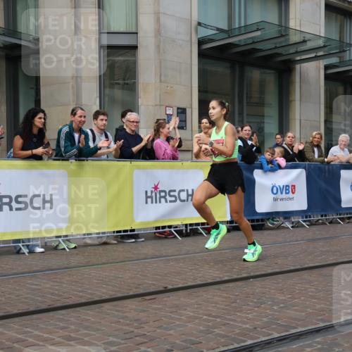 13.09.2026 - 21. swb-Marathon Bremen Strokosch-Dieckow http://msf.ph/oto/10377552 13.09.2026 12:34:54 Ziel 1028, 917, 1190, 1997 meine-sportfotos.de