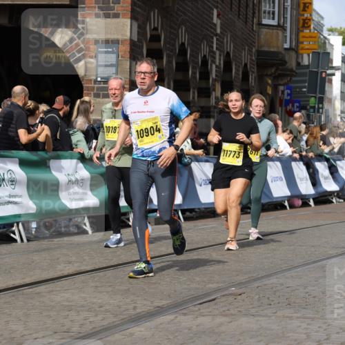13.09.2026 - 21. swb-Marathon Bremen Strokosch-Dieckow http://msf.ph/oto/10377593 13.09.2026 11:03:32 Ziel 10092, 10150, 10185, 10195, 10237, 10528, 10531, 10598, 10715, 10724, 10727, 10959, 11070, 11095, 11493, 11676, 11830, 11836, 12068, 12184, 12185, 12214, 12421, 12432, 12483, 10090, 10091, 10327, 10569, 10796, 10902, 10950, 11595, 11868, 12074 meine-sportfotos.de