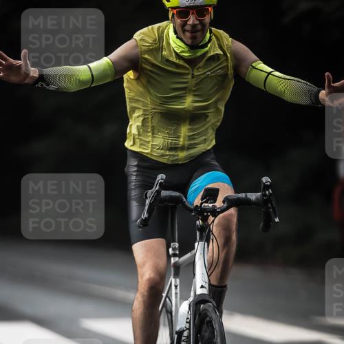 13.09.2026 - Stadtparktriathlon H.Heesch http://msf.ph/oto/10377606 13.09.2026 10:59:14 Radfahren 530, 544, 583, 614, 674, 677 meine-sportfotos.de