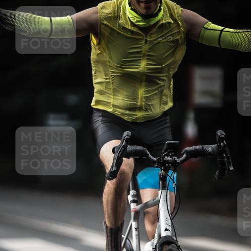 13.09.2026 - Stadtparktriathlon H.Heesch http://msf.ph/oto/10377621 13.09.2026 10:59:14 Radfahren 530, 544, 583, 614, 674, 677 meine-sportfotos.de