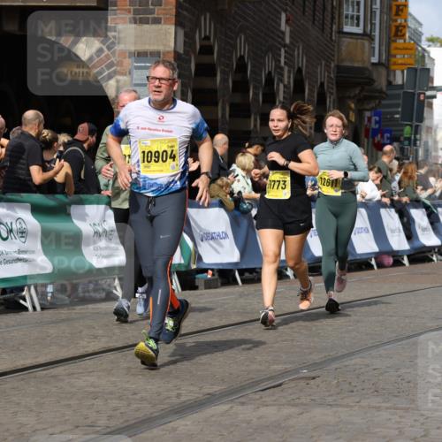 13.09.2026 - 21. swb-Marathon Bremen Strokosch-Dieckow http://msf.ph/oto/10377662 13.09.2026 11:03:33 Ziel 10092, 10150, 10195, 10237, 10528, 10531, 10598, 10715, 10724, 10727, 10959, 11070, 11095, 11493, 11676, 11830, 11836, 12068, 12184, 12185, 12214, 12421, 12432, 12483, 10090, 10091, 10327, 10569, 10796, 10950, 11595, 11868, 12074 meine-sportfotos.de