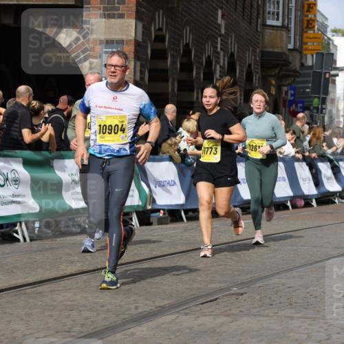 13.09.2026 - 21. swb-Marathon Bremen Strokosch-Dieckow http://msf.ph/oto/10377679 13.09.2026 11:03:33 Ziel 10092, 10150, 10195, 10237, 10528, 10531, 10598, 10715, 10724, 10727, 10959, 11070, 11095, 11493, 11676, 11830, 11836, 12068, 12184, 12185, 12214, 12421, 12432, 12483, 10090, 10091, 10327, 10569, 10796, 10950, 11595, 11868, 12074 meine-sportfotos.de