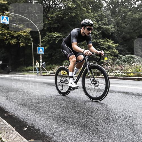 13.09.2026 - Stadtparktriathlon H.Heesch http://msf.ph/oto/10377744 13.09.2026 09:47:09 Radfahren 290 meine-sportfotos.de