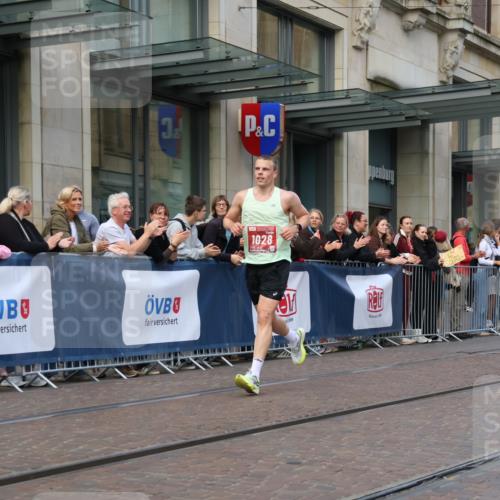 13.09.2026 - 21. swb-Marathon Bremen Strokosch-Dieckow http://msf.ph/oto/10377769 13.09.2026 12:35:17 Ziel 1028 meine-sportfotos.de