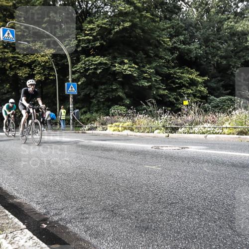 13.09.2026 - Stadtparktriathlon H.Heesch http://msf.ph/oto/10377770 13.09.2026 10:45:48 Radfahren 406, 543, 550, 563 meine-sportfotos.de