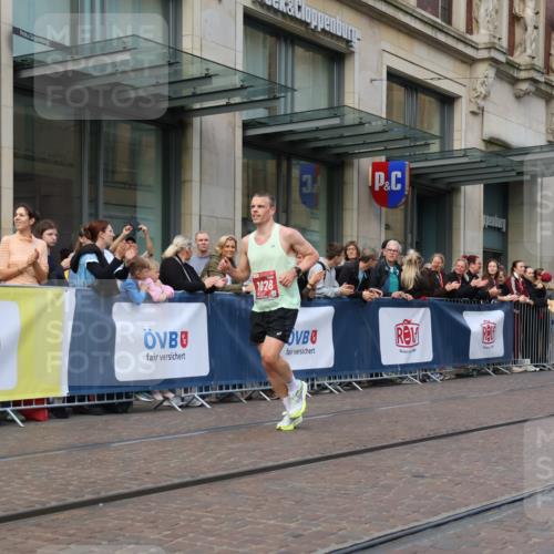 13.09.2026 - 21. swb-Marathon Bremen Strokosch-Dieckow http://msf.ph/oto/10377811 13.09.2026 12:35:18 Ziel 1238, 1028 meine-sportfotos.de