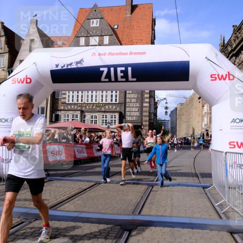 13.09.2026 - 21. swb-Marathon Bremen Tim E. http://msf.ph/oto/10377852 13.09.2026 13:13:32 Ziel 280, 313, 621, 987, 1207, 2130, 2498, 2962, 3566, 3625, 4582, 5345, 5769, 6038, 6394, 7874, 8197, 8291, 8464, 9092 meine-sportfotos.de