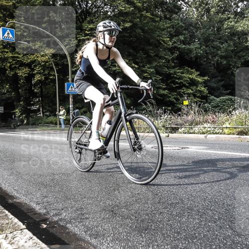 13.09.2026 - Stadtparktriathlon H.Heesch http://msf.ph/oto/10377877 13.09.2026 10:46:05 Radfahren 361, 566, 571 meine-sportfotos.de