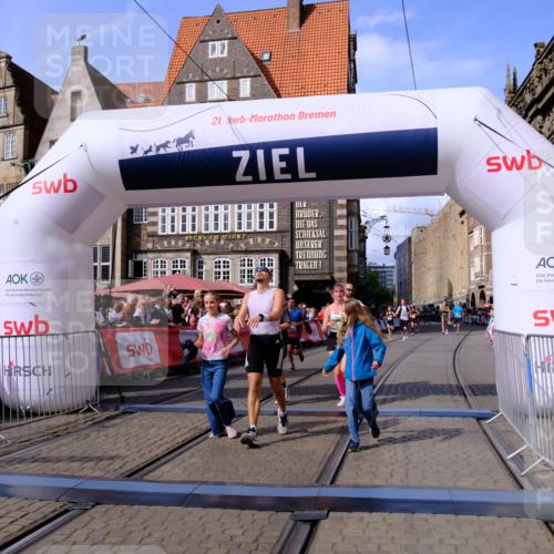 13.09.2026 - 21. swb-Marathon Bremen Tim E. http://msf.ph/oto/10377906 13.09.2026 13:13:33 Ziel 280, 313, 621, 987, 1207, 2130, 2498, 2962, 3566, 3625, 4582, 5345, 5769, 6038, 6394, 7874, 8197, 8291, 8464, 9092 meine-sportfotos.de