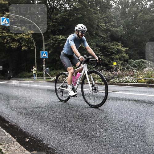 13.09.2026 - Stadtparktriathlon H.Heesch http://msf.ph/oto/10377908 13.09.2026 09:51:45 Radfahren 213, 247, 262, 264, 287, 296 meine-sportfotos.de