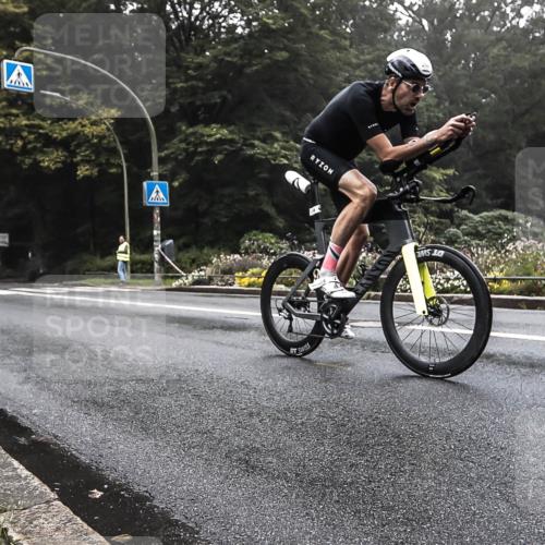 13.09.2026 - Stadtparktriathlon H.Heesch http://msf.ph/oto/10377920 13.09.2026 09:51:53 Radfahren 258, 300, 333 meine-sportfotos.de