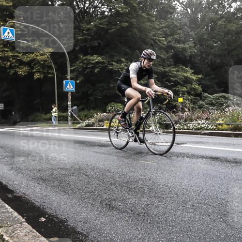 13.09.2026 - Stadtparktriathlon H.Heesch http://msf.ph/oto/10377928 13.09.2026 09:51:57 Radfahren 220, 300, 336 meine-sportfotos.de