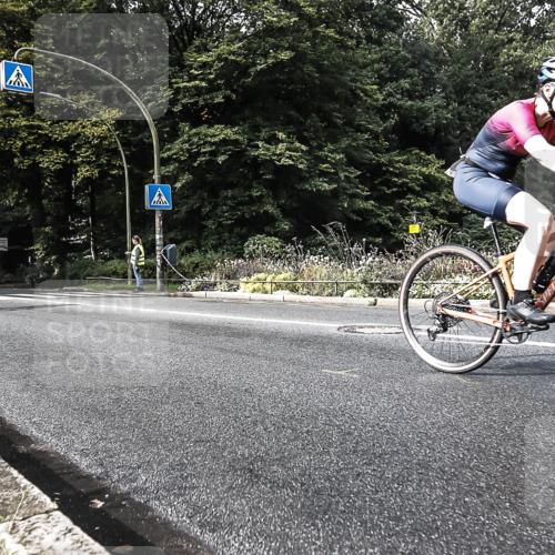 13.09.2026 - Stadtparktriathlon H.Heesch http://msf.ph/oto/10377964 13.09.2026 10:46:16 Radfahren 351, 372, 377, 381, 420 meine-sportfotos.de