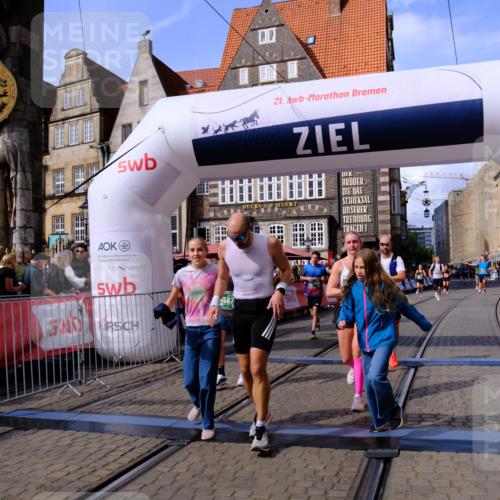 13.09.2026 - 21. swb-Marathon Bremen Tim E. http://msf.ph/oto/10377990 13.09.2026 13:13:34 Ziel 280, 313, 621, 987, 1207, 2130, 2360, 2498, 2962, 3566, 3625, 4582, 5345, 5769, 6038, 6394, 7874, 8197, 8291, 8464, 9092 meine-sportfotos.de