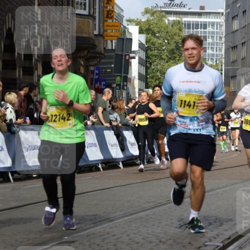 13.09.2026 - 21. swb-Marathon Bremen Strokosch-Dieckow http://msf.ph/oto/10378017 13.09.2026 11:03:42 Ziel 10092, 10150, 10187, 10237, 10309, 10724, 10904, 11211, 11411, 11598, 11773, 11830, 12068, 12184, 12185, 12611, 10152, 10357, 10403, 10429, 10607, 10659, 10720, 10796, 10918, 11149, 11325, 11451, 11511, 11618, 11868, 11967, 12392, 12504 meine-sportfotos.de